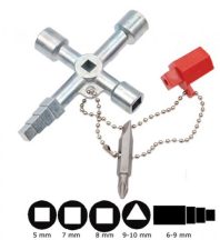   Univerzális kapcsolószekrény-kulcs készlet Négyszög 5-7-8mm; Háromszög kulcs : 9-10mm ; Külső négyszög: 6-9mm; Mérete: 90x62mm; 80g